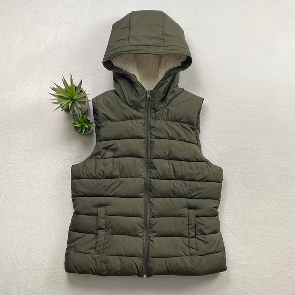 Hollister Sherpa Lined Hooded Puffer Vest (Olive Green) - Picture 1 of 16